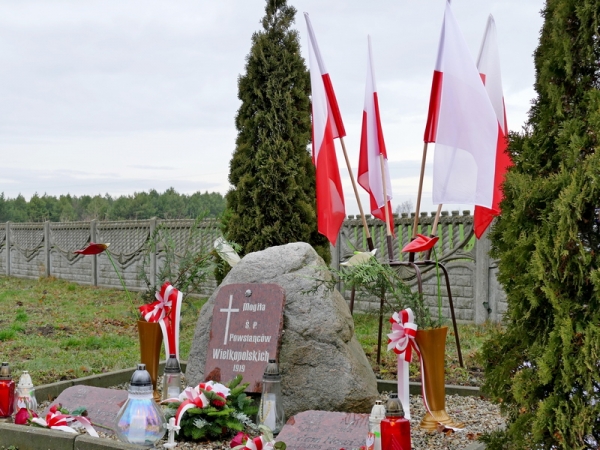 Społeczność Publicznej Szkoły Podstawowej w Ciosańcu uczciła pamięć Powstańców Wielkopolskich