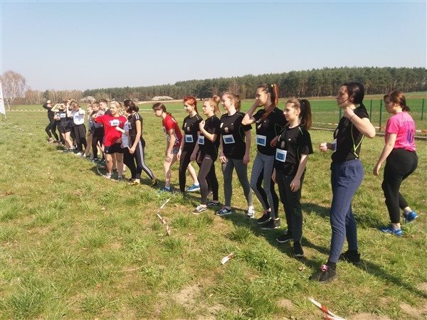 Młodzież z ZSP w Sławie na drużynowych biegach przełajowych