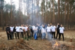 Wolontariusze z Wrocławia sadzili drzewa na terenie sławskiego nadleśnictwa
